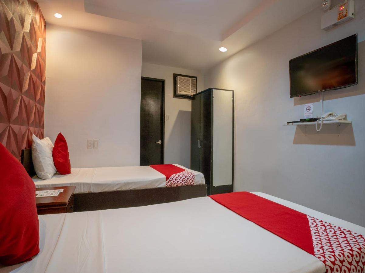 Oyo 697 Obrero Suites Davao City Exterior foto