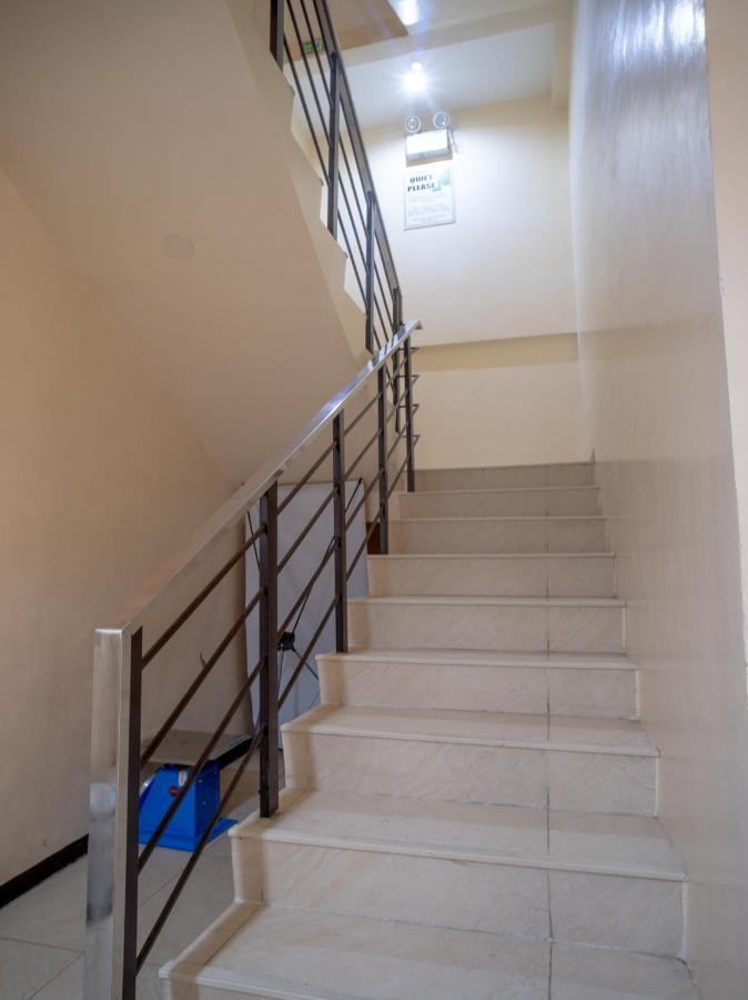 Oyo 697 Obrero Suites Davao City Exterior foto