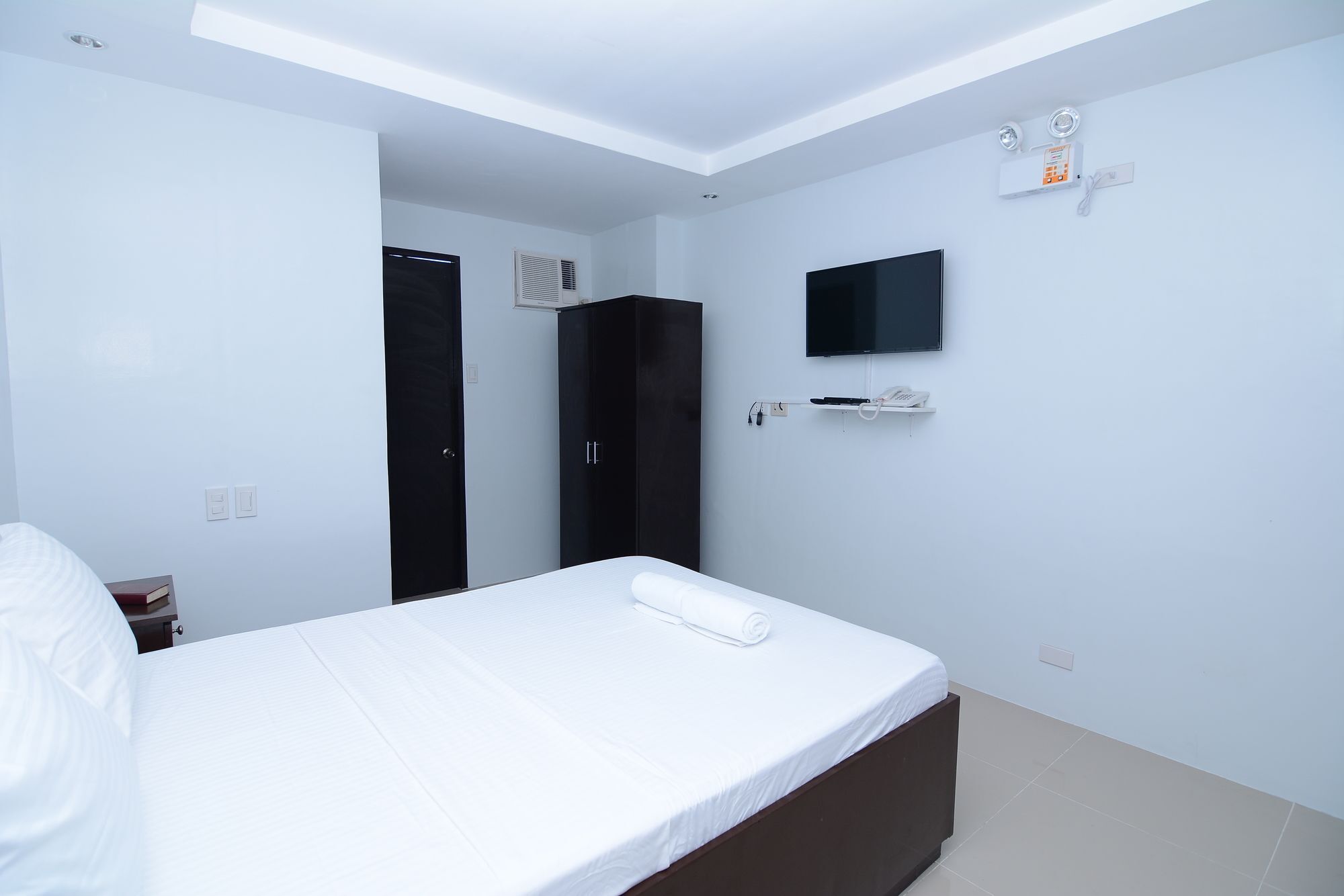 Oyo 697 Obrero Suites Davao City Exterior foto